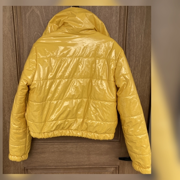 💛Mellow Yellow Vinyl Cropped Puffer💋 - Picture 3 of 3